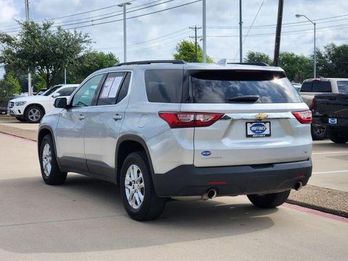 Silver Ice Metallic 2020 Chevrolet Traverse LT Leather