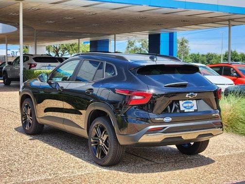 Mosaic Black Metallic 2026 Chevrolet Trax ACTIV