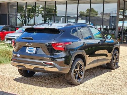 Mosaic Black Metallic 2026 Chevrolet Trax ACTIV
