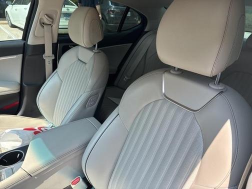 2021 Genesis G70 2.0T