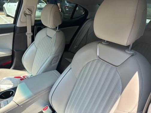 2021 Genesis G70 2.0T