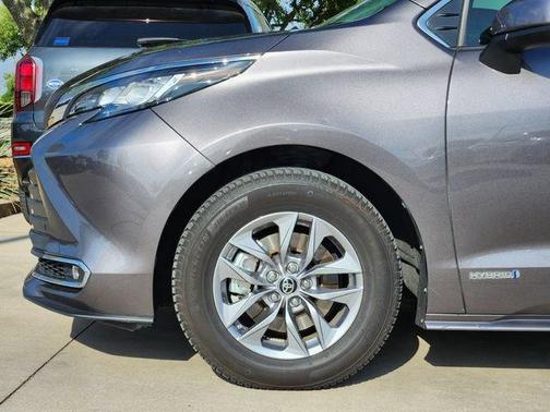 Predawn Gray Mica 2021 Toyota Sienna XLE