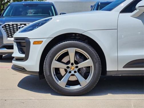 2024 Porsche Macan Base