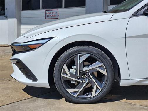 2025 Hyundai ELANTRA HEV SEL Sport