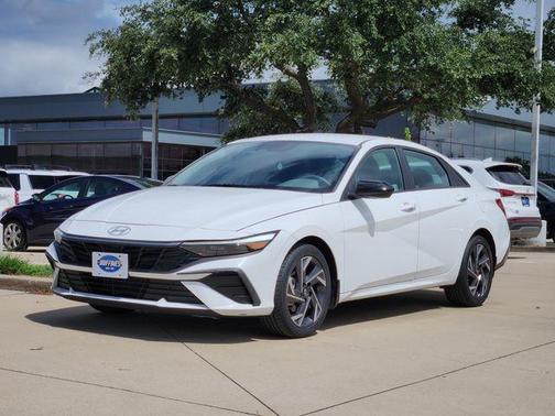 White 2025 Hyundai ELANTRA SEL Sport
