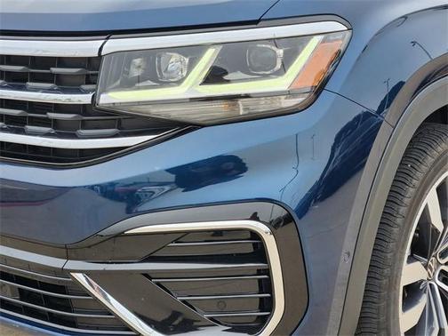 2022 Volkswagen Atlas Cross Sport 3.6L V6 SEL Premium R-Line