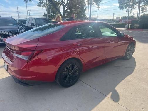 2023 Hyundai ELANTRA SEL