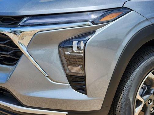 Sterling Gray Metallic 2026 Chevrolet Trax LT