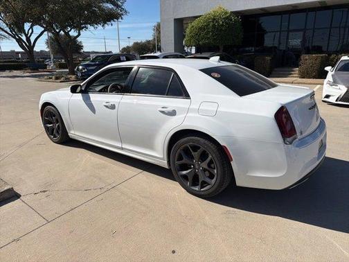 2023 Chrysler 300 Touring L