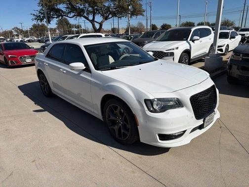 2023 Chrysler 300 Touring L