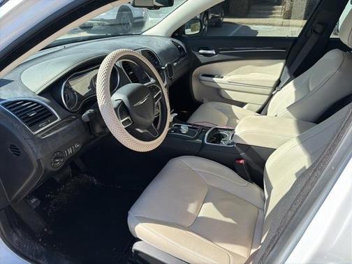 2023 Chrysler 300 Touring L