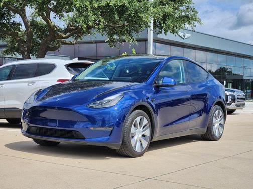 Deep Blue Metallic 2023 Tesla Model Y Long Range