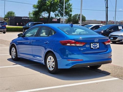 2017 Hyundai ELANTRA SE