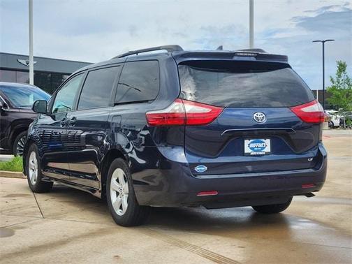 2019 Toyota Sienna LE