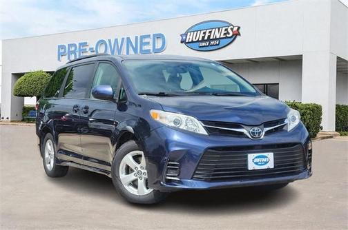 2019 Toyota Sienna LE