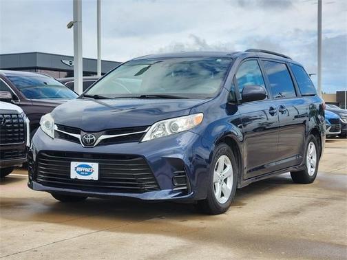 2019 Toyota Sienna LE
