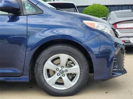 2019 Toyota Sienna LE