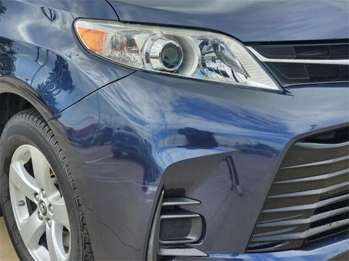 2019 Toyota Sienna LE