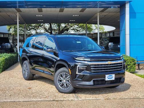 Mosaic Black Metallic 2026 Chevrolet Traverse LT