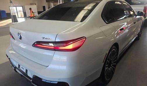 2025 BMW 740 i