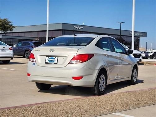 2016 Hyundai Accent SE