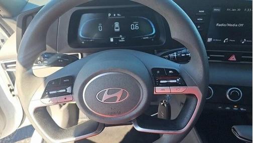 2024 Hyundai ELANTRA SE