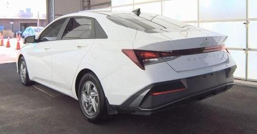 2024 Hyundai ELANTRA SE