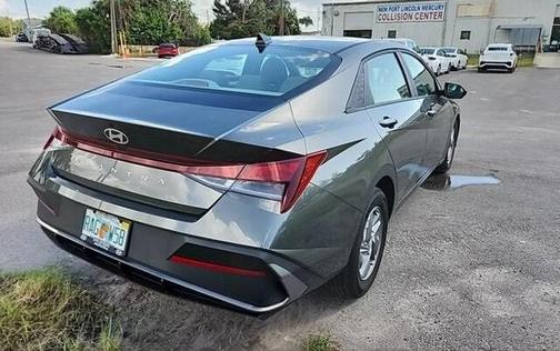 2024 Hyundai ELANTRA SE