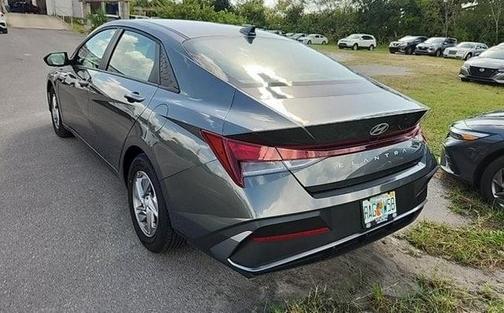 2024 Hyundai ELANTRA SE