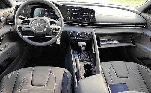 2024 Hyundai ELANTRA SE