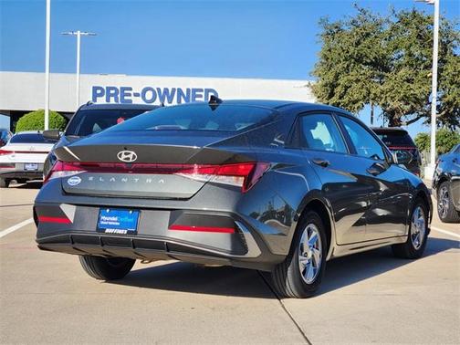 2024 Hyundai ELANTRA SE