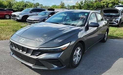 2024 Hyundai ELANTRA SE