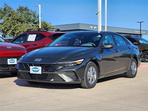 2024 Hyundai ELANTRA SE