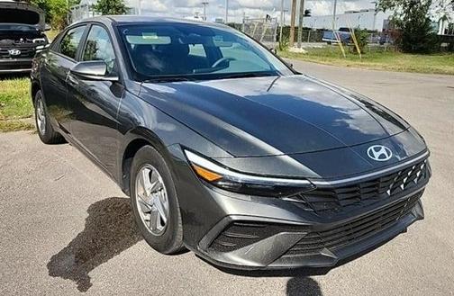2024 Hyundai ELANTRA SE