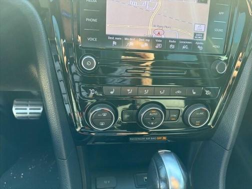 2022 Volkswagen Passat 2.0T R-Line