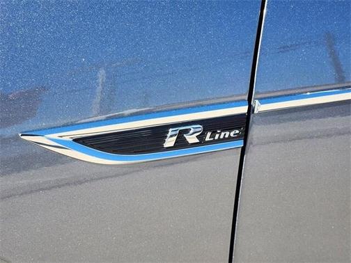 2022 Volkswagen Passat 2.0T R-Line