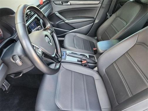2022 Volkswagen Passat 2.0T R-Line