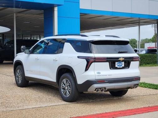 Summit White 2026 Chevrolet Traverse LT