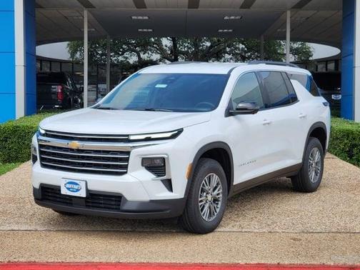 Summit White 2026 Chevrolet Traverse LT