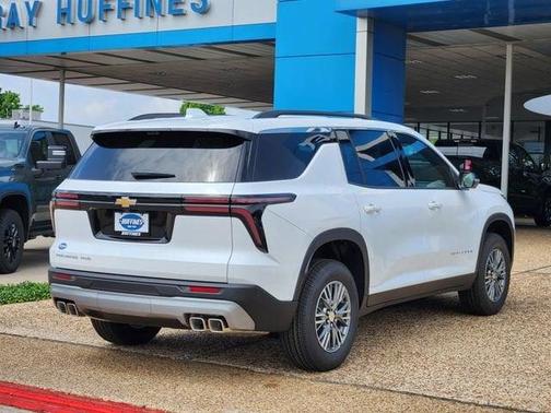 Summit White 2026 Chevrolet Traverse LT