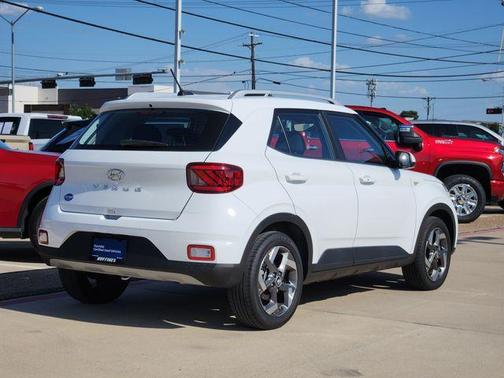Lunar White 2025 Hyundai VENUE SEL