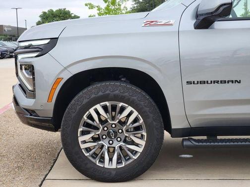 Sterling Gray Metallic 2025 Chevrolet Suburban Z71