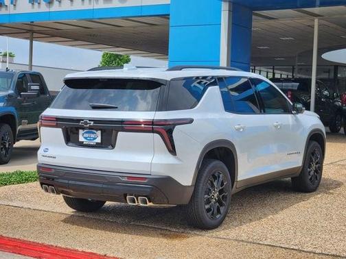 Polar White 2026 Chevrolet Traverse LT