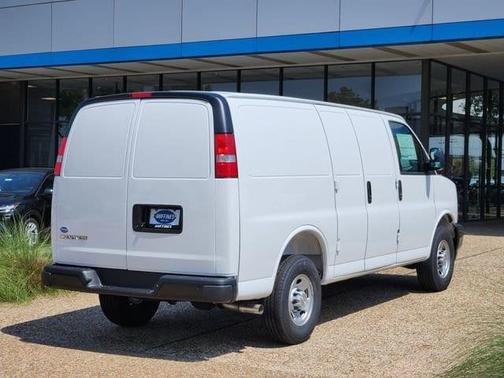 Summit White 2026 Chevrolet Express 2500 Work Van