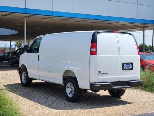 Summit White 2026 Chevrolet Express 2500 Work Van