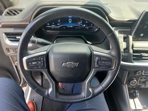 Summit White 2022 Chevrolet Suburban Z71