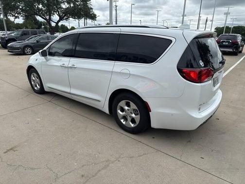 2017 Chrysler Pacifica Hybrid Platinum