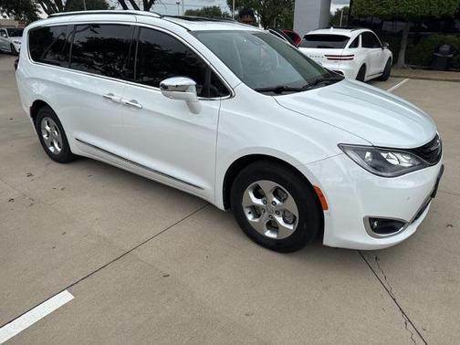 2017 Chrysler Pacifica Hybrid Platinum
