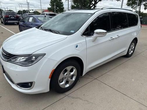 2017 Chrysler Pacifica Hybrid Platinum