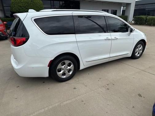 2017 Chrysler Pacifica Hybrid Platinum